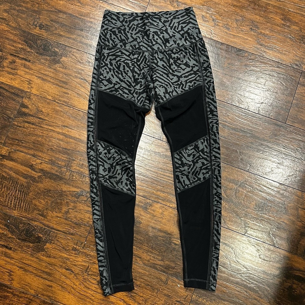 Lululemon Hot to Street Mesh Leggings, Black Gray Print, Women's Size 6